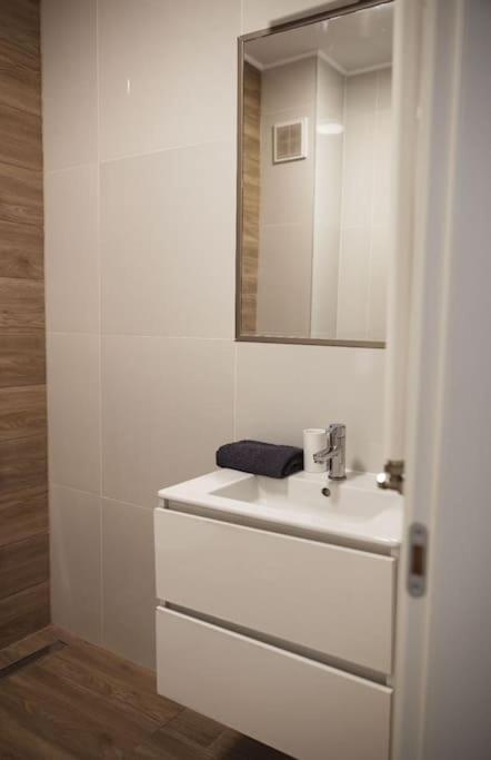 Eliza'S Apartment By Oasis Homes أرادايا المظهر الخارجي الصورة